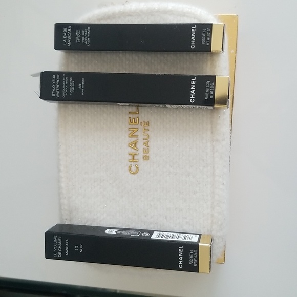 CHANEL Bag Gold and White Makeup Set - Picture 6 of 7